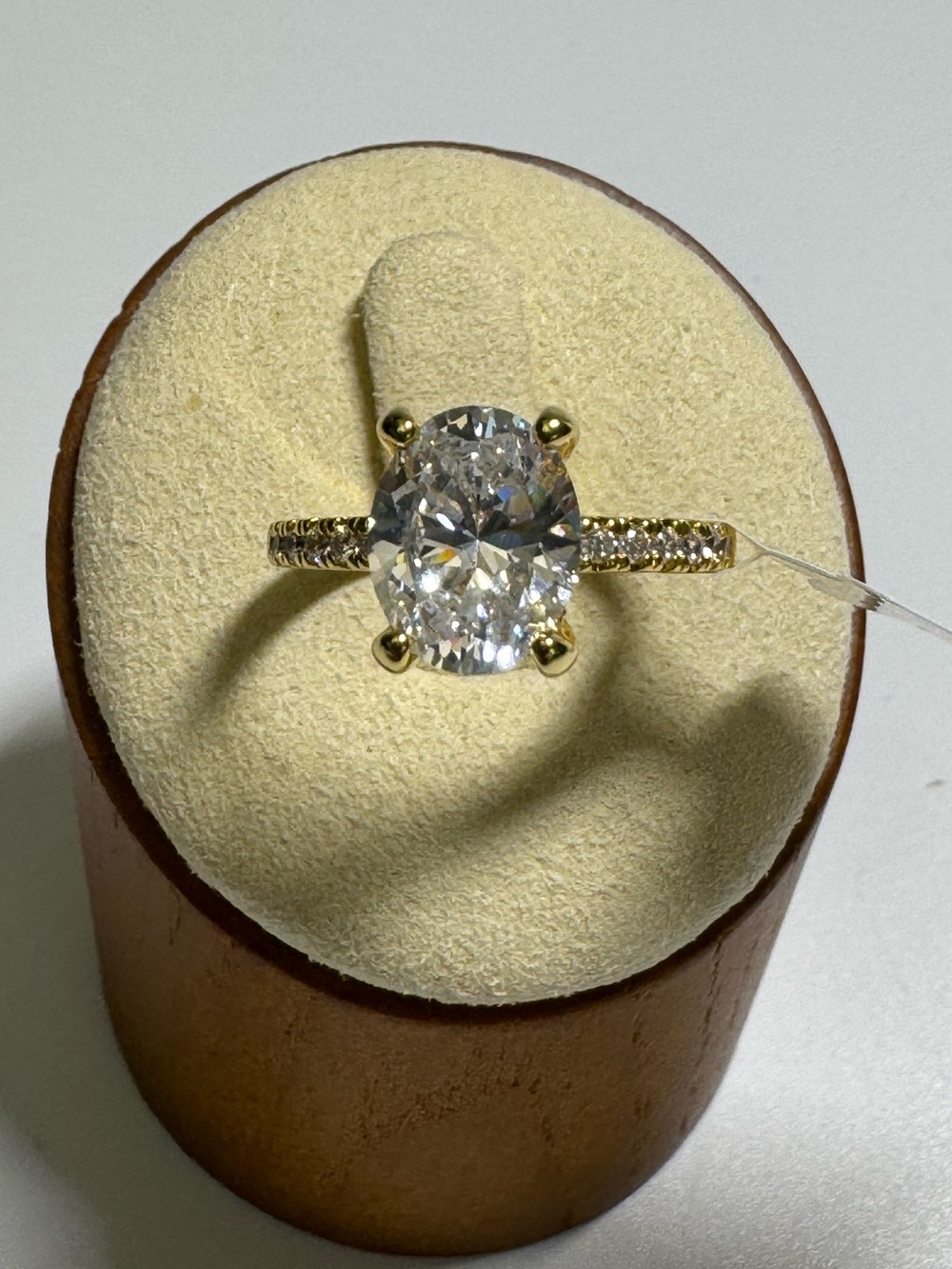 2ct 18k Oval Ring - Picture 4 of 9